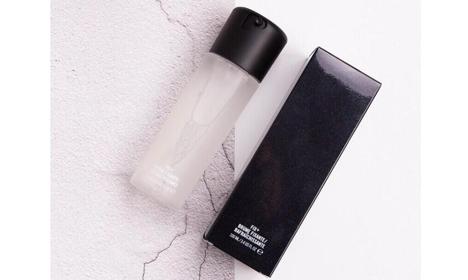 定妆喷雾怎么用才正确 定妆散粉和定妆喷雾有什么区别 定妆喷雾怎么用才正确 定妆散粉和定妆喷雾有什么区别