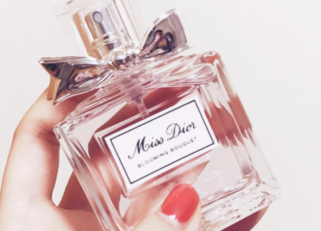 香水知识百科:香水怎么用才正确 香水知识百科:香水怎么用才正确