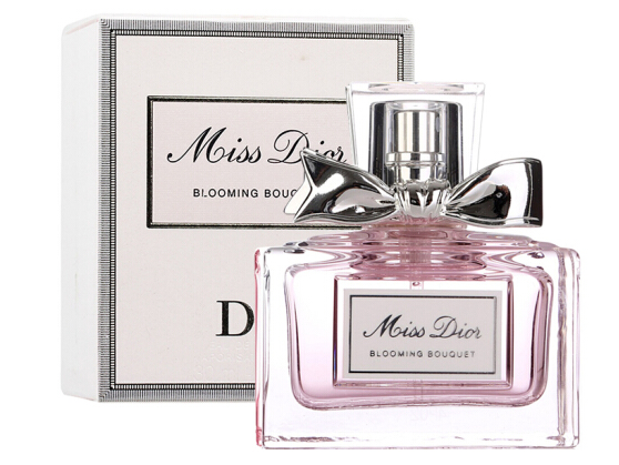 香水知识百科:香水怎么用才正确 香水知识百科:香水怎么用才正确