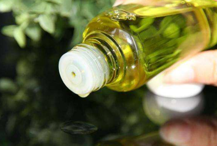 卸妆油可以去黑头吗 这篇小百科告诉你答案 卸妆油可以去黑头吗 这篇小百科告诉你答案