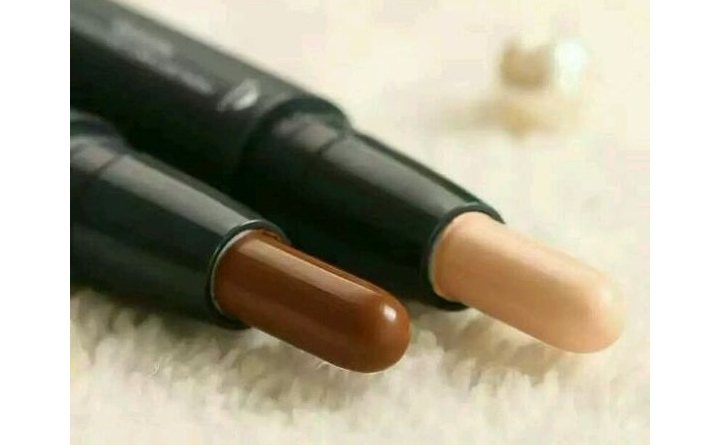 化妆的的高光笔怎么用 高光笔的化妆步骤 化妆的的高光笔怎么用 高光笔的化妆步骤