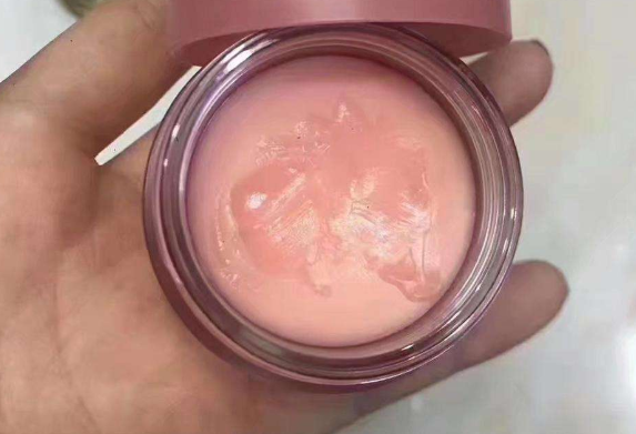 唇膜百科知识:唇膜和唇膏有什么不同 唇膜百科知识:唇膜和唇膏有什么不同