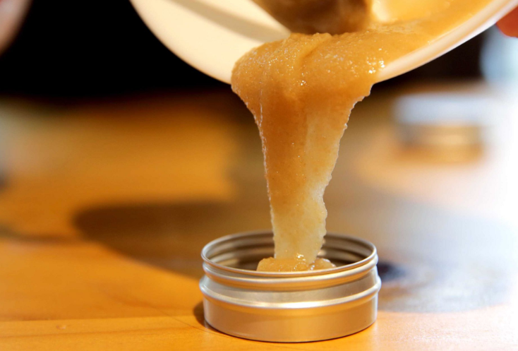 唇膜百科知识:唇膜和唇膏有什么不同 唇膜百科知识:唇膜和唇膏有什么不同