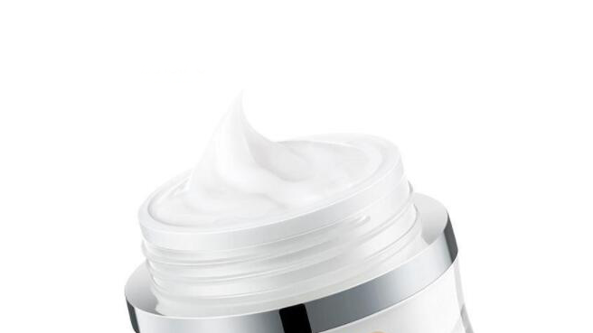 素颜霜对皮肤伤害大吗 素颜霜与bb霜的区别 素颜霜对皮肤伤害大吗 素颜霜与bb霜的区别