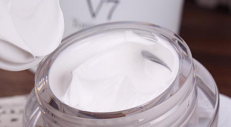 素颜霜对皮肤伤害大吗 素颜霜与bb霜的区别 素颜霜对皮肤伤害大吗 素颜霜与bb霜的区别