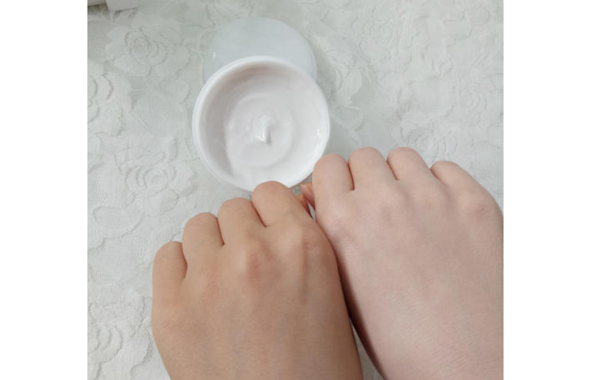 素颜霜对皮肤伤害大吗 素颜霜与bb霜的区别 素颜霜对皮肤伤害大吗 素颜霜与bb霜的区别