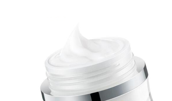 素颜霜对皮肤伤害大吗 素颜霜与bb霜的区别 素颜霜对皮肤伤害大吗 素颜霜与bb霜的区别