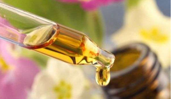 护发精油的怎么用 护发精油与护发素的区别 护发精油的怎么用 护发精油与护发素的区别