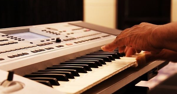 电子琴和钢琴的区别有哪些 电子琴常见故障与维修方法 电子琴和钢琴的区别有哪些 电子琴常见故障与维修方法