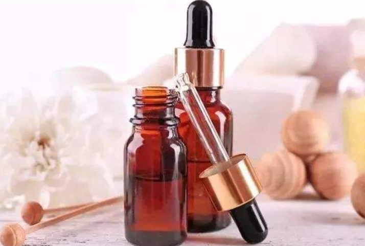 精华液用得好 肌肤光滑又细腻 精华液用得好 肌肤光滑又细腻