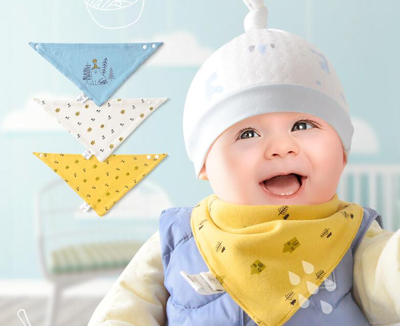 如何给宝宝选择口水巾 这些细节因素很重要 如何给宝宝选择口水巾 这些细节因素很重要