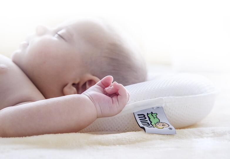 婴儿用什么枕头好 婴儿枕选购注意须知 婴儿用什么枕头好 婴儿枕选购注意须知