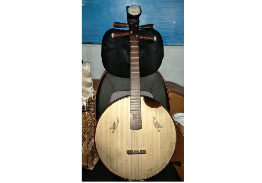 怎么才能把中阮弹好 中阮与月琴的区别 怎么才能把中阮弹好 中阮与月琴的区别