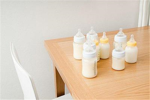 宝宝奶粉选购要谨慎 婴儿奶粉食用知识汇总