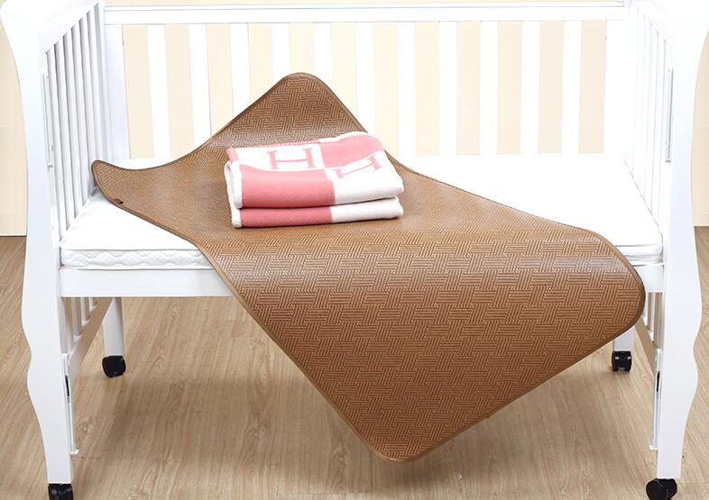 婴儿凉席什么材质好 怎么正确的给宝宝选择和使用凉席 婴儿凉席什么材质好 怎么正确的给宝宝选择和使用凉席