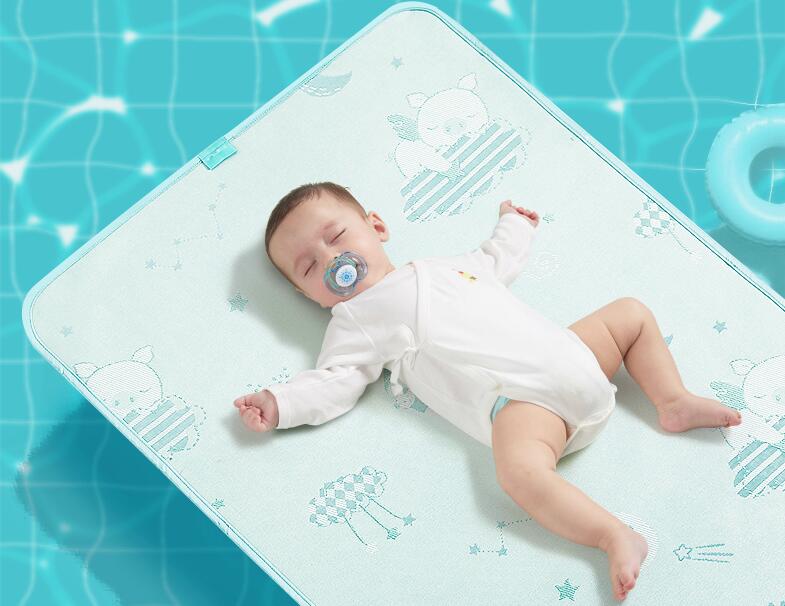 婴儿凉席什么材质好 怎么正确的给宝宝选择和使用凉席 婴儿凉席什么材质好 怎么正确的给宝宝选择和使用凉席