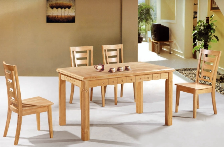 实木餐桌搭配什么桌布比较好 实木餐桌怎么保养