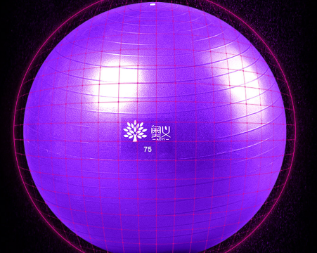 练瑜伽不可缺少的装备之——瑜伽球篇