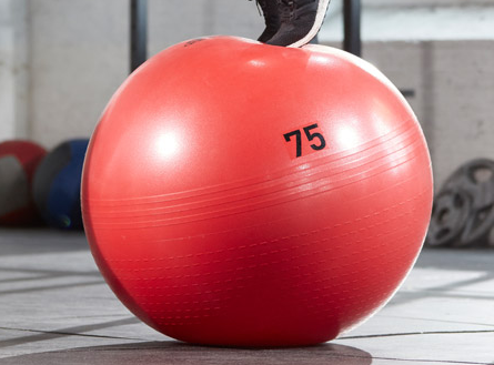 练瑜伽不可缺少的装备之——瑜伽球篇 练瑜伽不可缺少的装备之——瑜伽球篇