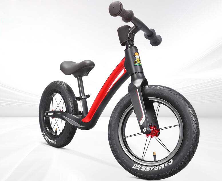 儿童滑步车有什么优缺点 如何为孩子选择合适的滑步车 儿童滑步车有什么优缺点 如何为孩子选择合适的滑步车