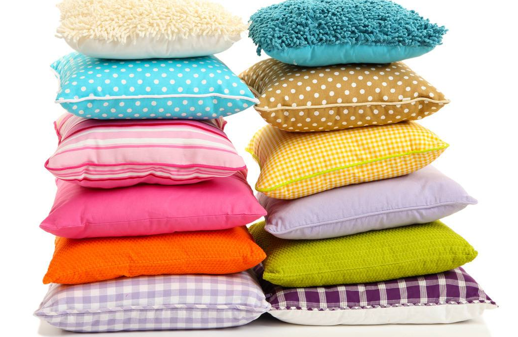 抱枕百科:抱枕如何选 抱枕与靠垫的区别是什么呢? 抱枕百科:抱枕如何选 抱枕与靠垫的区别是什么呢?