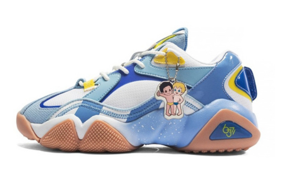 运动鞋选购指南:运动鞋是买偏大还是小的 运动鞋选购指南:运动鞋是买偏大还是小的