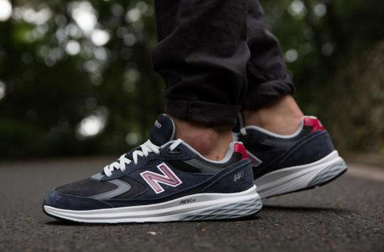 运动鞋选购指南:运动鞋是买偏大还是小的 运动鞋选购指南:运动鞋是买偏大还是小的