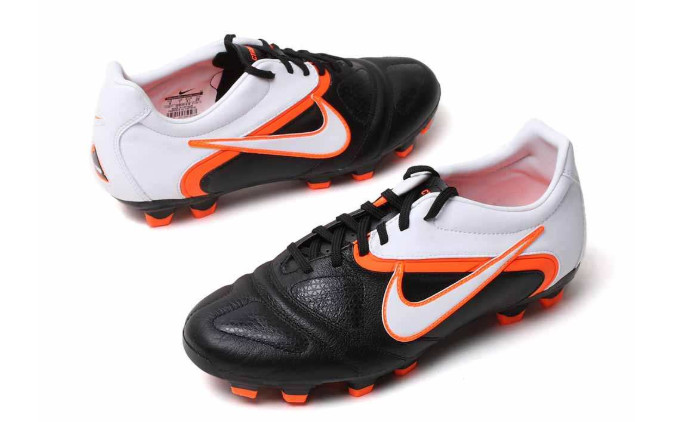 足球鞋选购指南:足球鞋什么材质的好 足球鞋选购指南:足球鞋什么材质的好