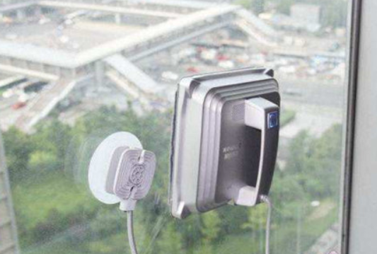 高层玻璃怎么擦?擦窗机器人值得拥有 高层玻璃怎么擦?擦窗机器人值得拥有