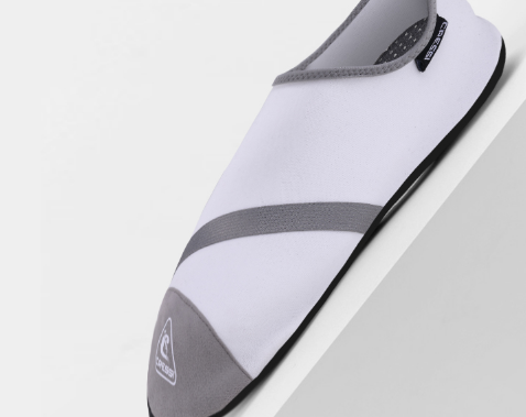 沙滩鞋怎么选 沙滩鞋和凉鞋有什么区别 沙滩鞋怎么选 沙滩鞋和凉鞋有什么区别