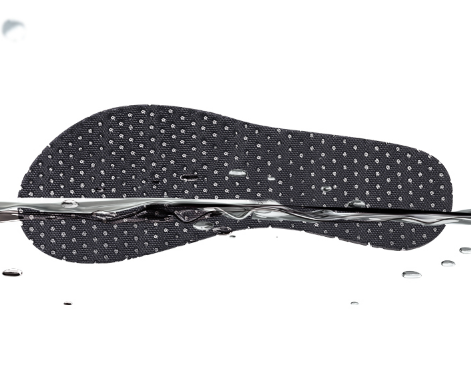 沙滩鞋怎么选 沙滩鞋和凉鞋有什么区别 沙滩鞋怎么选 沙滩鞋和凉鞋有什么区别