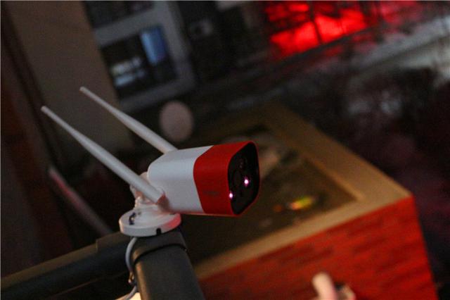 小区邻居家进了贼,吓得我抓紧安装了个360户外摄像头看家护院 小区邻居家进了贼,吓得我抓紧安装了个360户外摄像头看家护院