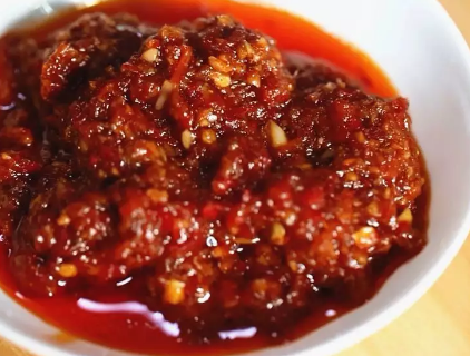 只需简单几步,在家就能做出开胃又下饭的蒜蓉辣椒酱 只需简单几步,在家就能做出开胃又下饭的蒜蓉辣椒酱