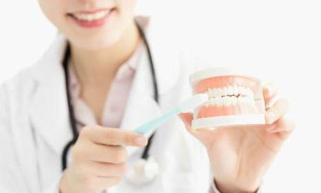 含氟牙膏有什么作用 含氟牙膏的危害和使用注意 含氟牙膏有什么作用 含氟牙膏的危害和使用注意