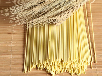 碱水面和普通面条的区别 碱水面怎么做 碱水面和普通面条的区别 碱水面怎么做