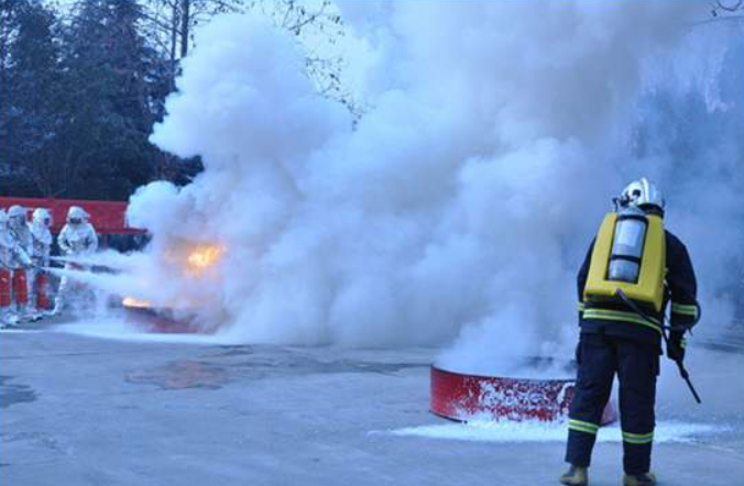 泡沫灭火器原理大揭秘 泡沫灭火器使用方法 泡沫灭火器原理大揭秘 泡沫灭火器使用方法