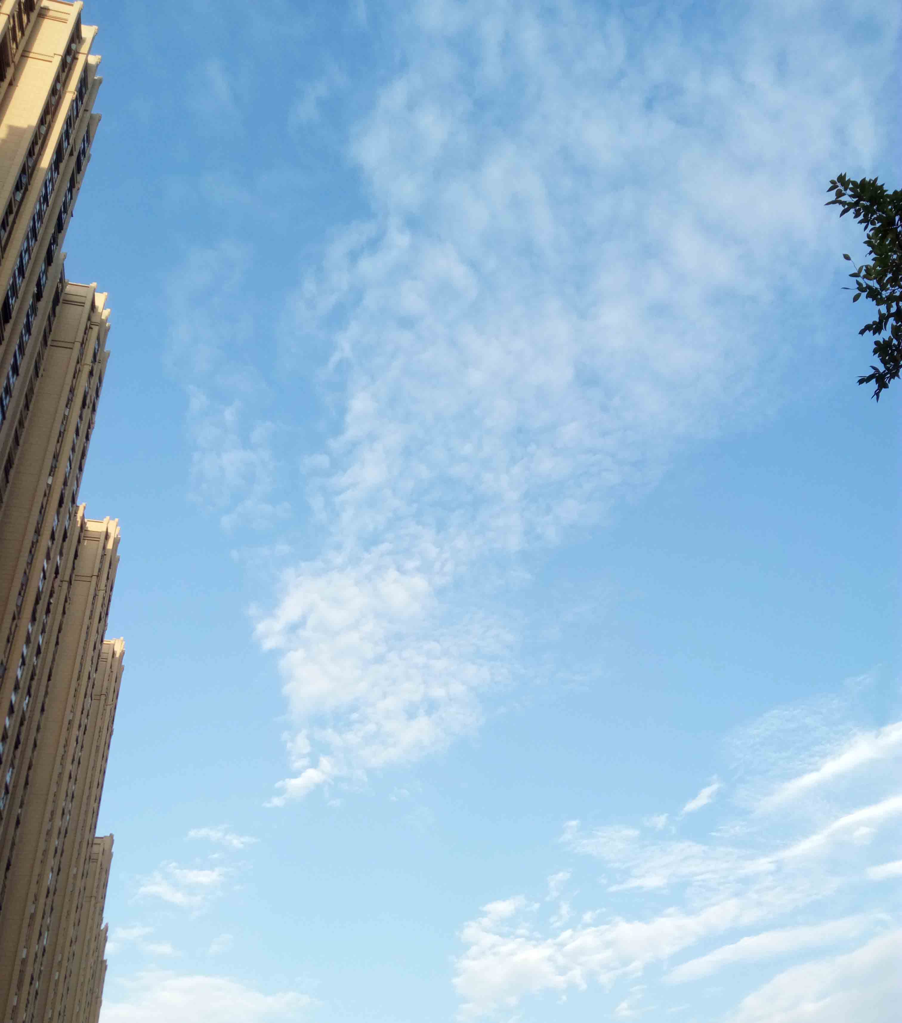 必打卡体验的天空，抬头看看会有不一样的风景