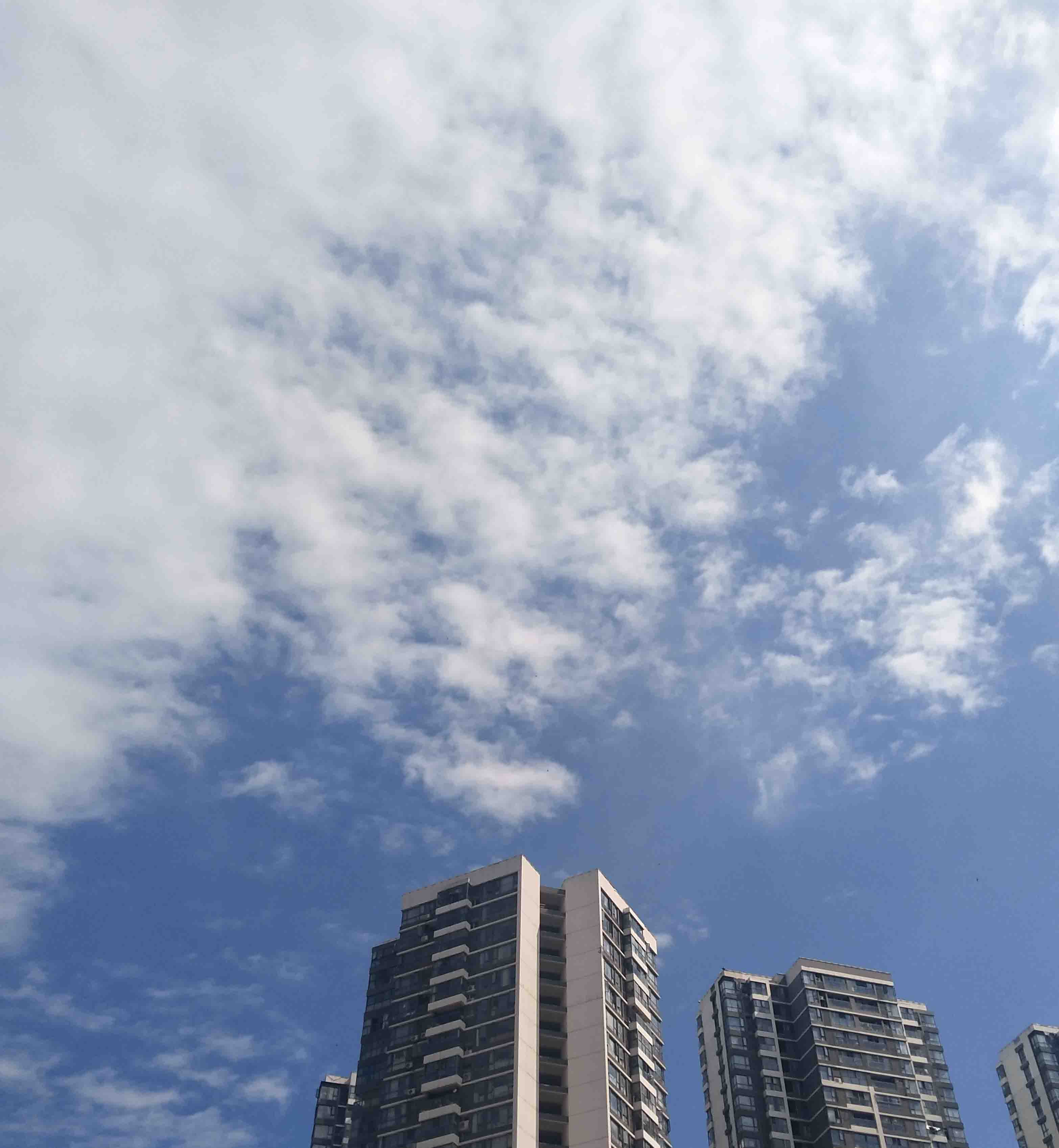 必打卡体验的天空，抬头看看会有不一样的风景