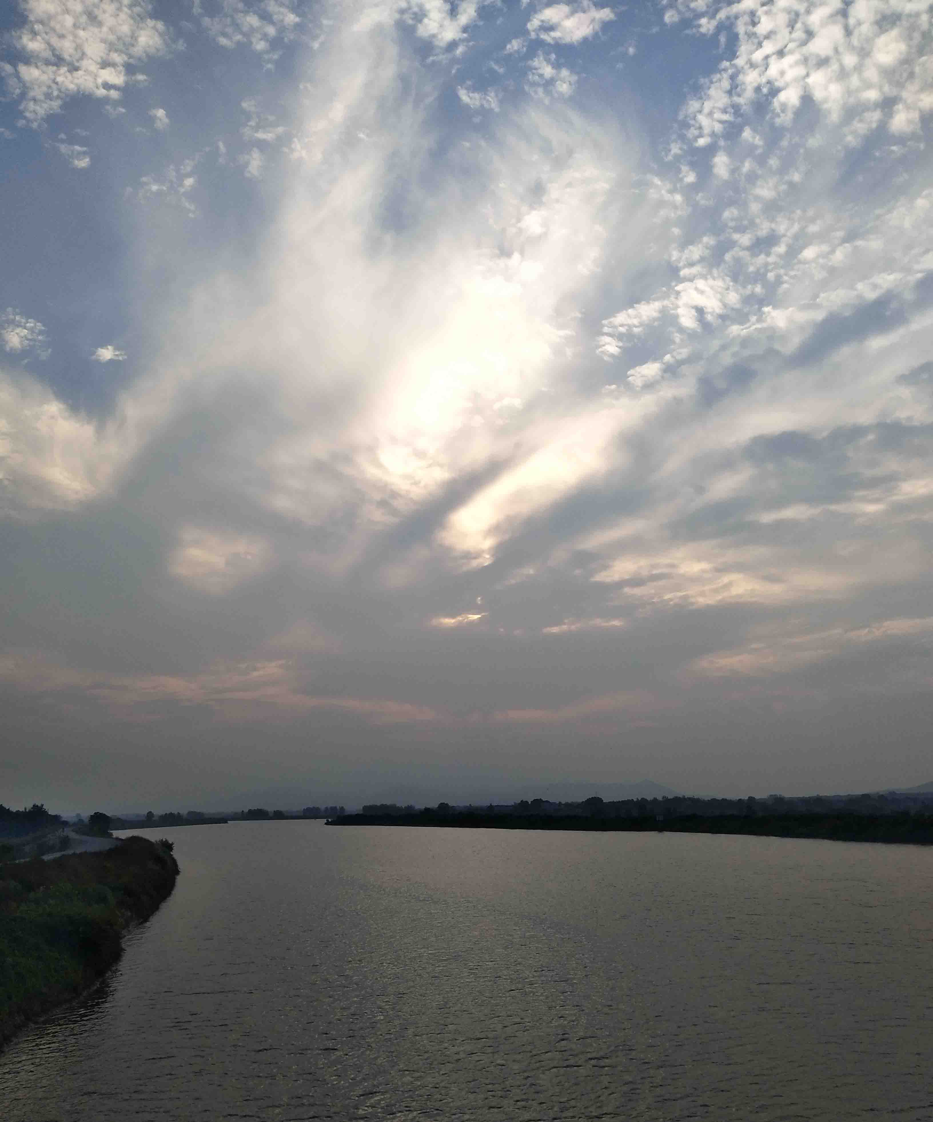 必打卡体验的天空，抬头看看会有不一样的风景