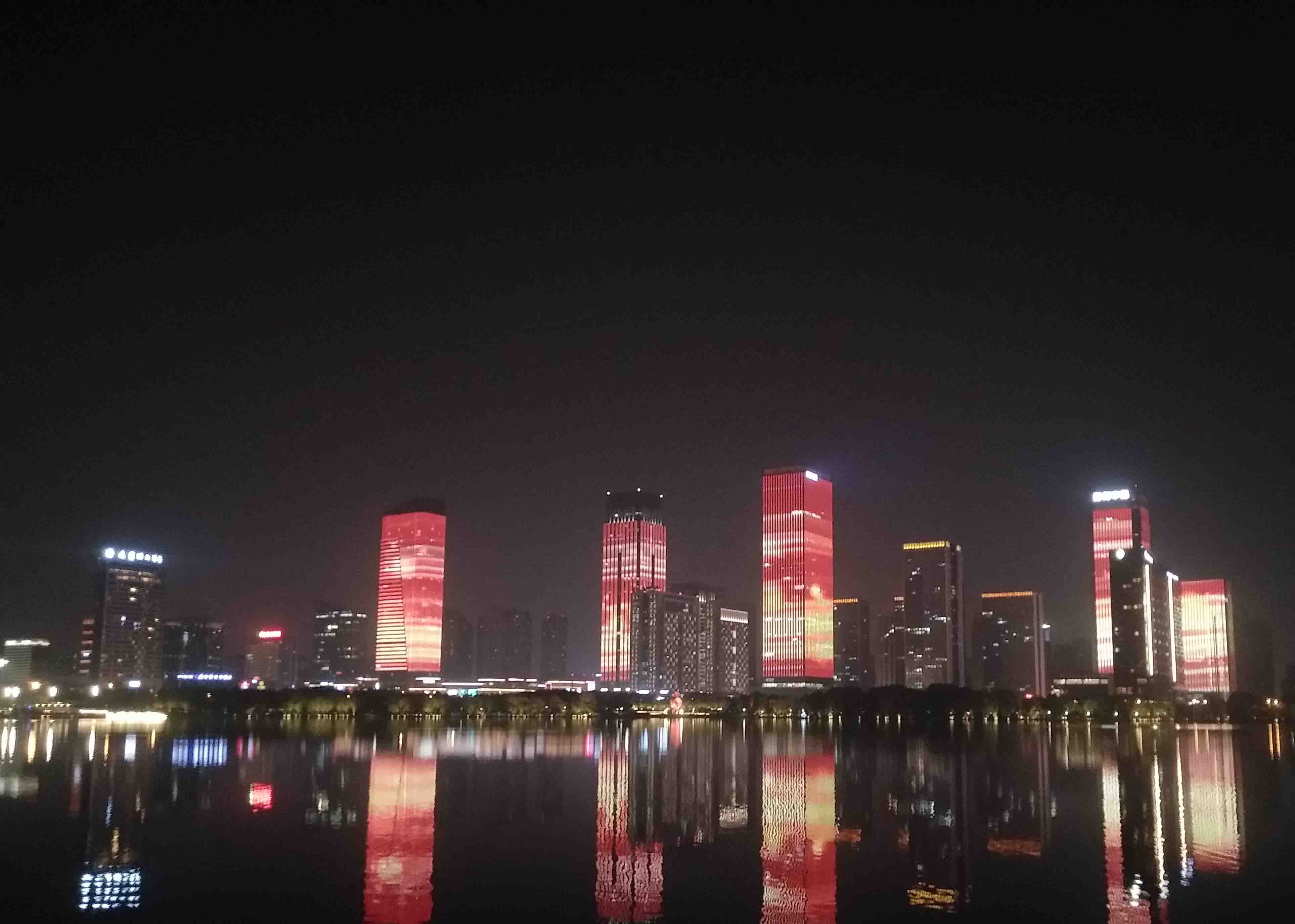 必打卡体验的天空，抬头看看会有不一样的风景