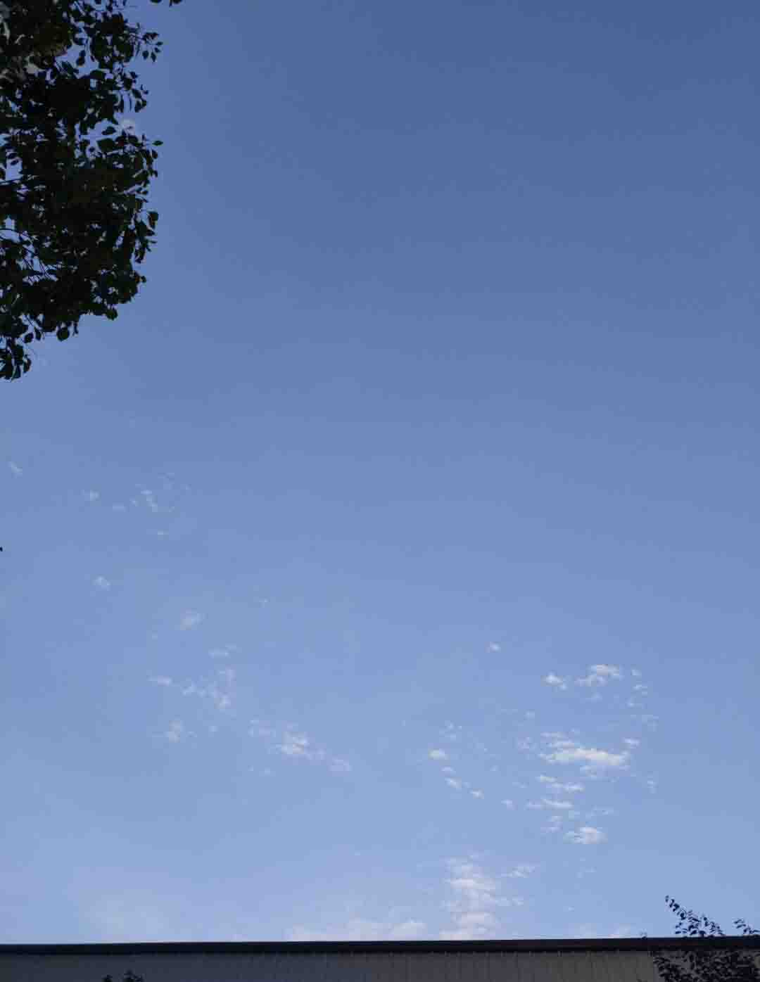 必打卡体验的天空，抬头看看会有不一样的风景