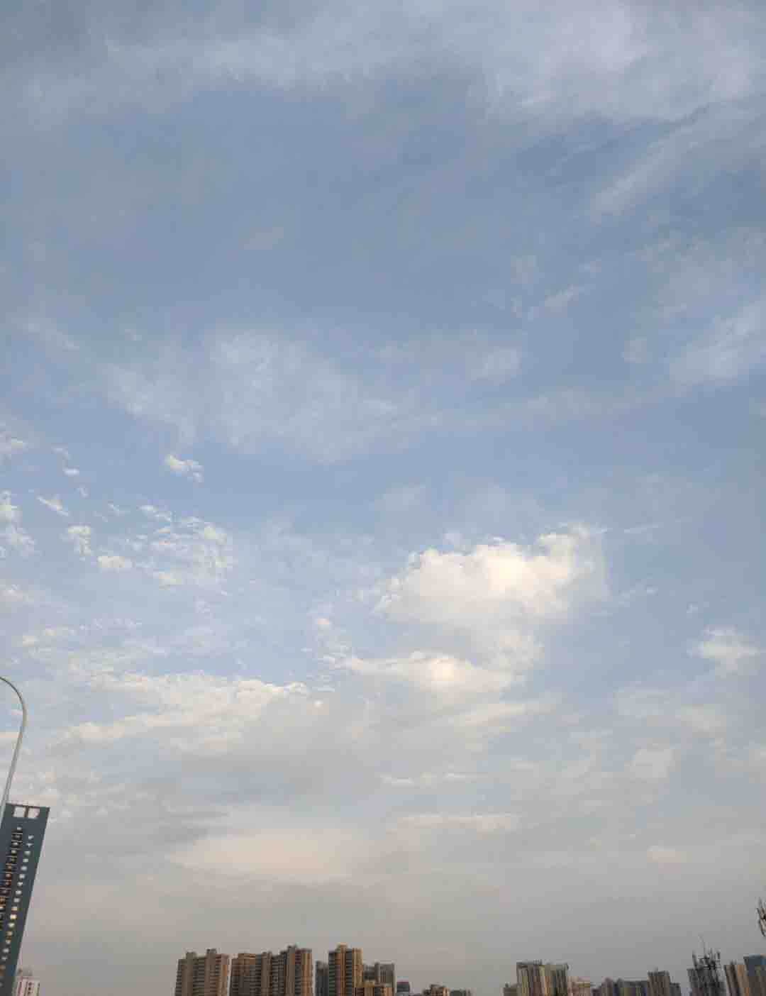 必打卡体验的天空，抬头看看会有不一样的风景