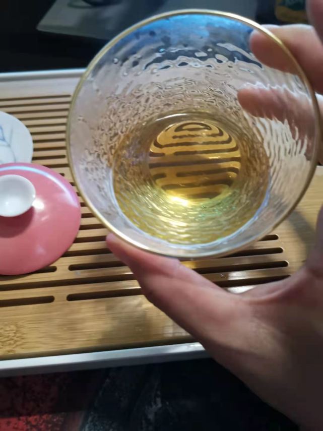 老茶人说好.新茶客嫌歹的普洱老黄片? #小茶控品鉴包