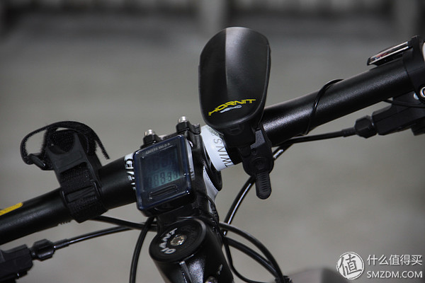 冬天骑行常用装备:捷安特 XTC820、喇叭、手套、眼镜 冬天骑行常用装备:捷安特 XTC820、喇叭、手套、眼镜