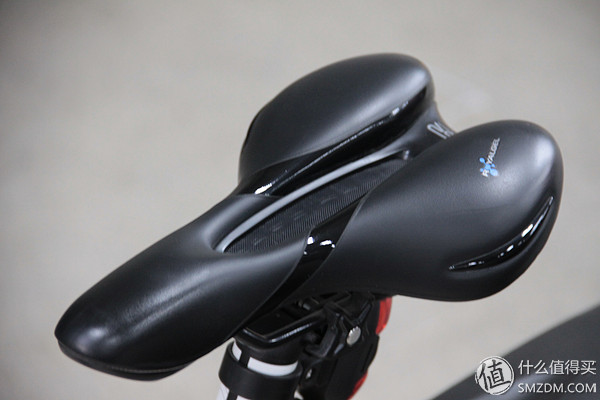 冬天骑行常用装备:捷安特 XTC820、喇叭、手套、眼镜 冬天骑行常用装备:捷安特 XTC820、喇叭、手套、眼镜