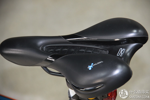 冬天骑行常用装备:捷安特 XTC820、喇叭、手套、眼镜 冬天骑行常用装备:捷安特 XTC820、喇叭、手套、眼镜