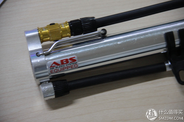 冬天骑行常用装备:捷安特 XTC820、喇叭、手套、眼镜 冬天骑行常用装备:捷安特 XTC820、喇叭、手套、眼镜