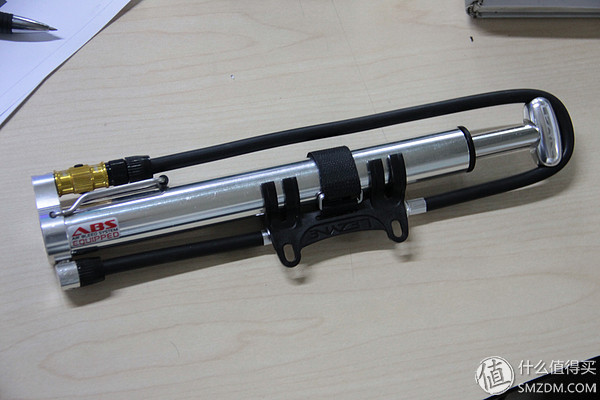 冬天骑行常用装备:捷安特 XTC820、喇叭、手套、眼镜 冬天骑行常用装备:捷安特 XTC820、喇叭、手套、眼镜