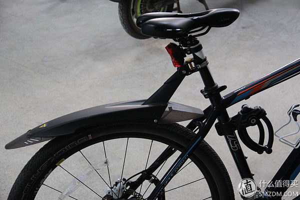 冬天骑行常用装备:捷安特 XTC820、喇叭、手套、眼镜 冬天骑行常用装备:捷安特 XTC820、喇叭、手套、眼镜