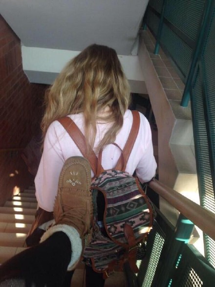 上街偶遇前任现女友的你 上街偶遇前任现女友的你